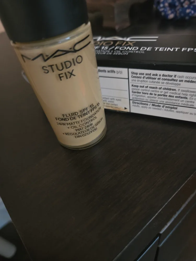 MAC Studio Fix Fluid SPF 15 Foundation - C45 image indicator(2)