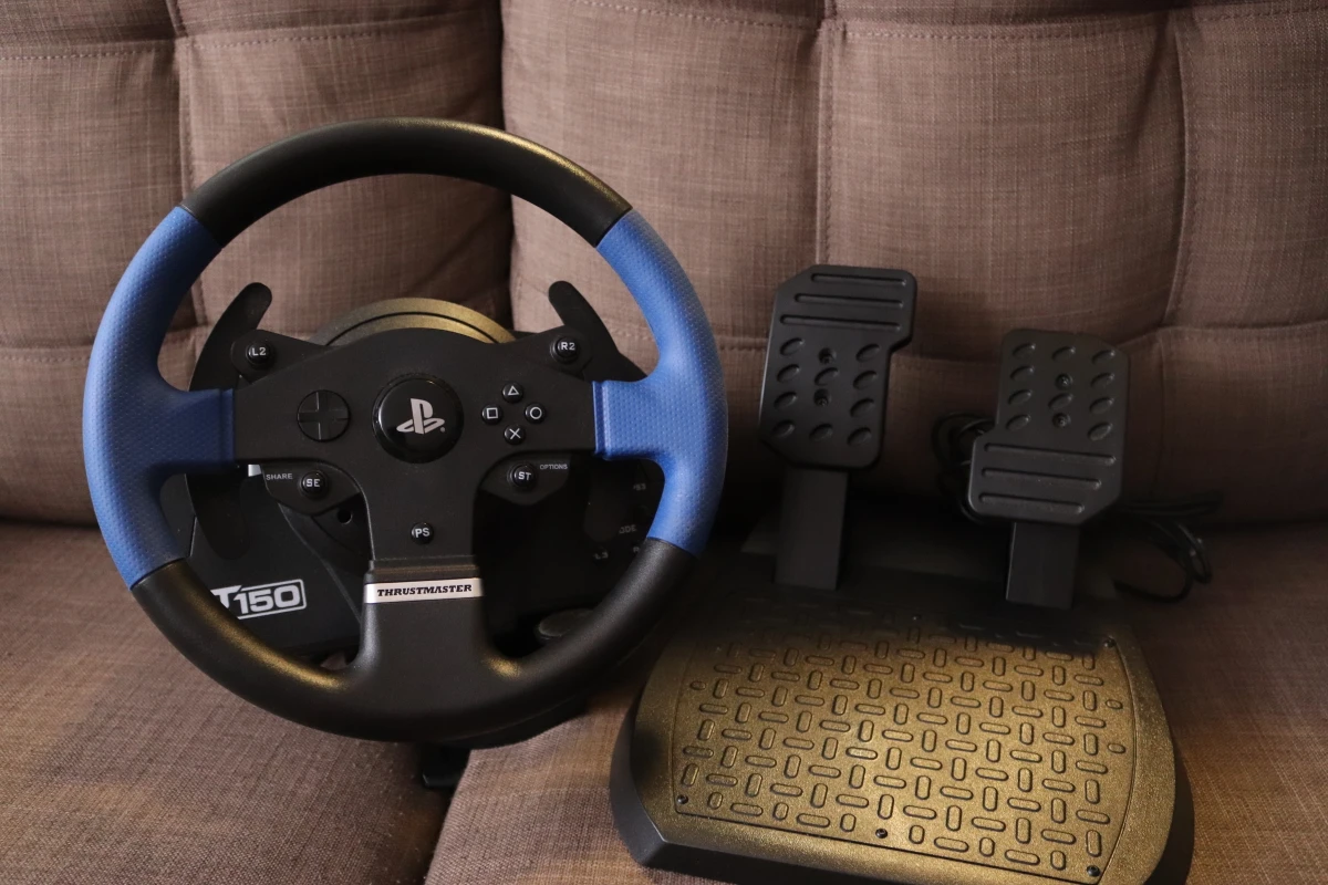 Sim racing wheel and pedals Thrustmaster T150