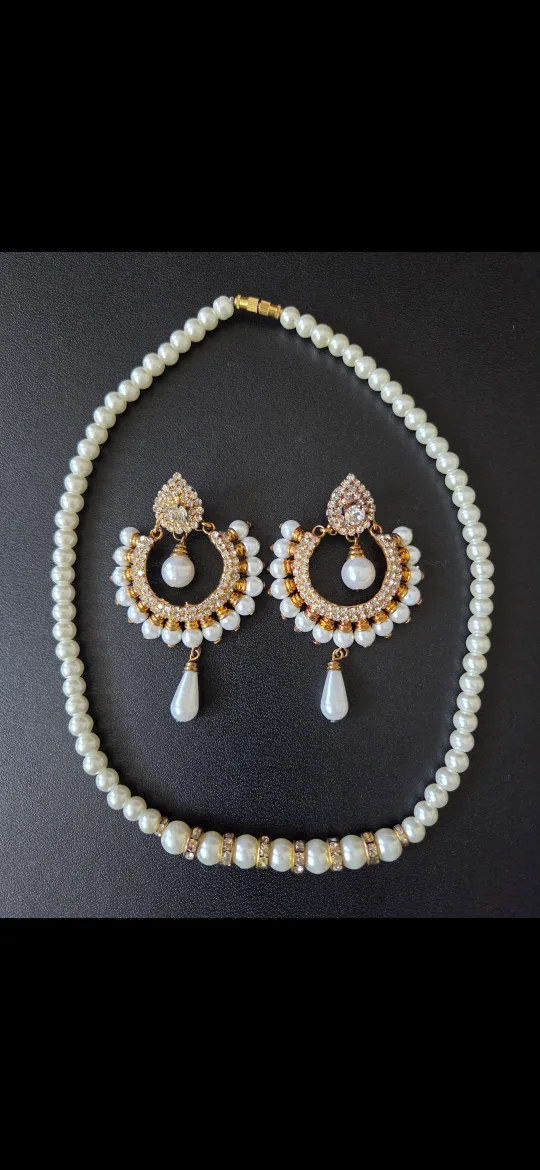 Small Pearl Necklace & Earrings Set image indicator(2)