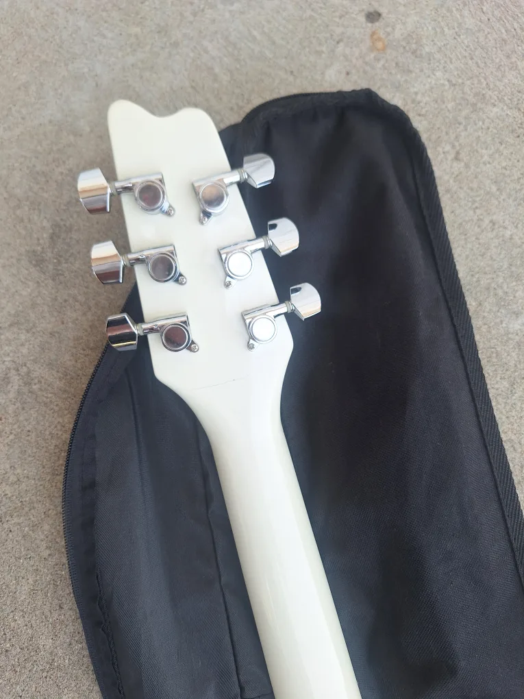 Denver White Acoustic Guitar with Gig Bag image indicator(2)