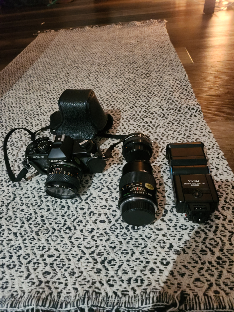 Yashica FX-3 Camera with Vivitar Zoom Thyristor 2500 Flash - photo 2