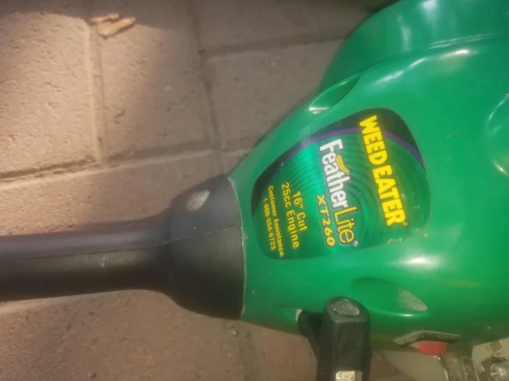 Weed Eater Featherlite XT260 26cc Gas Trimmer thumbnail