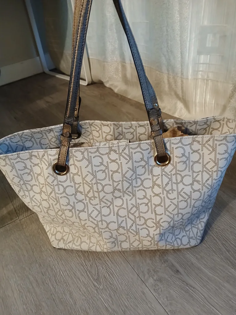 Calvin Klein purse image indicator(3)