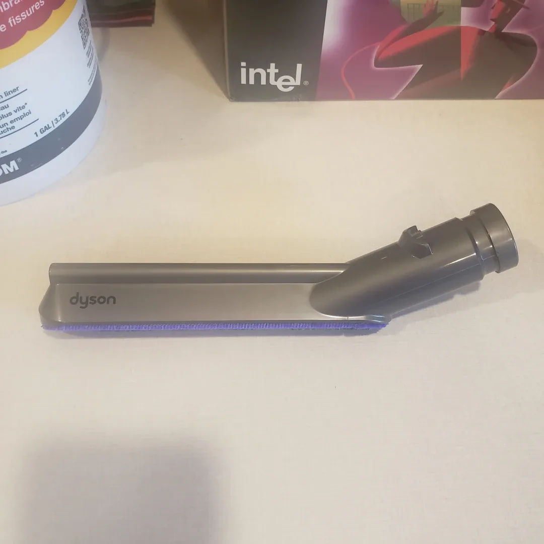 Dyson carbon fibre soft dust tool image indicator(2)