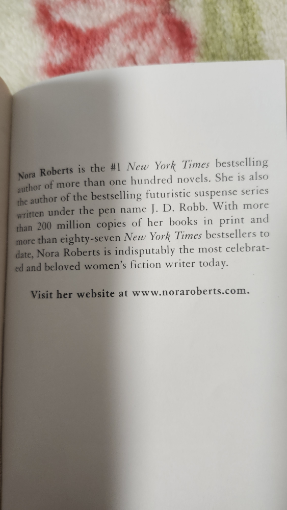 Nora Roberts - Key of Light - photo 3