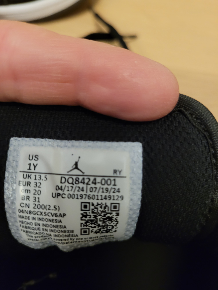 Jordan 1 Mid Sneakers - Size 1Y - photo 5