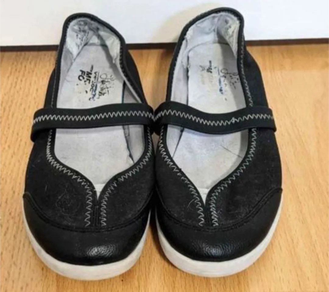 Women's Slip On Shoes - Size 6M thumbnail
