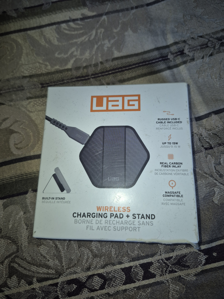 UAG Wireless Charging Pad + Stand - photo 2