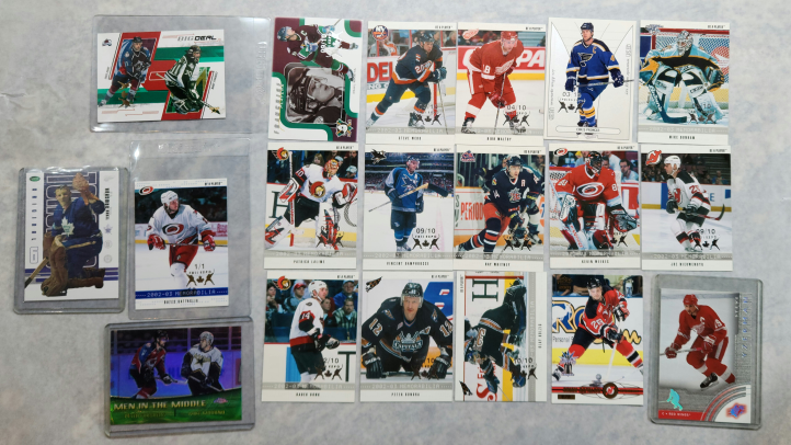 PickUp 19 early '00s #'d Hockey Cards (2x 1/1) + Sample
