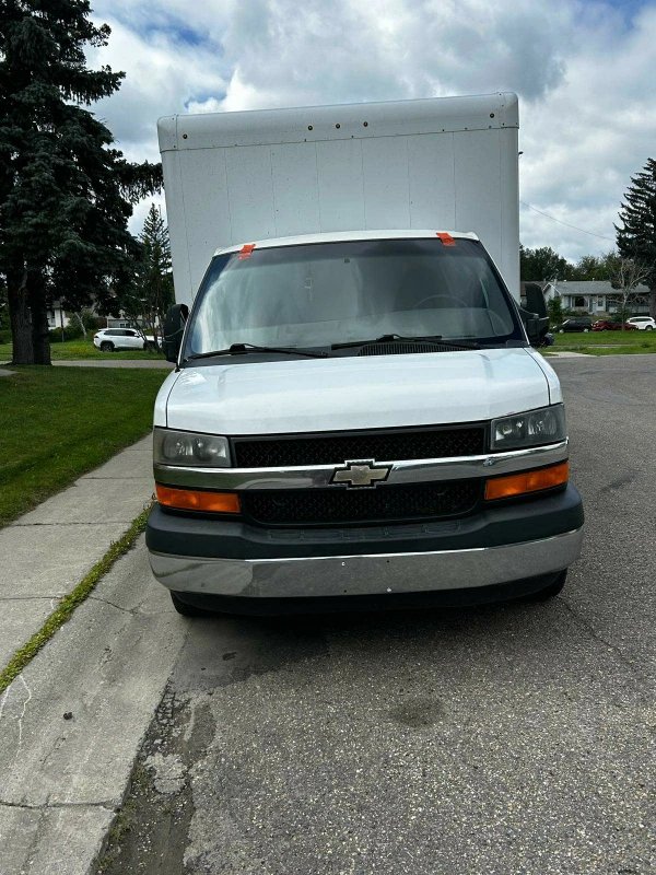 2014 Chevrolet Express Cutaway Box Truck