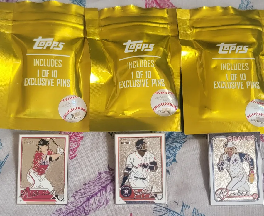 Topps Baseball Pins - Exclusive Series thumbnail