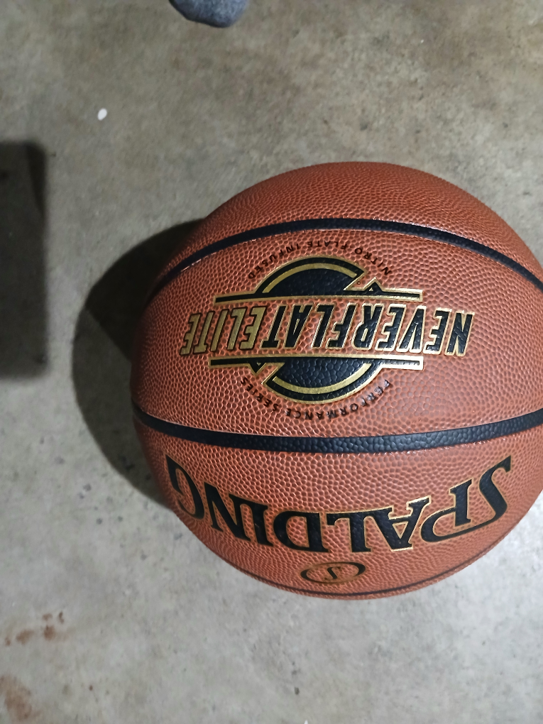 Spalding Neverflat Elite Basketball