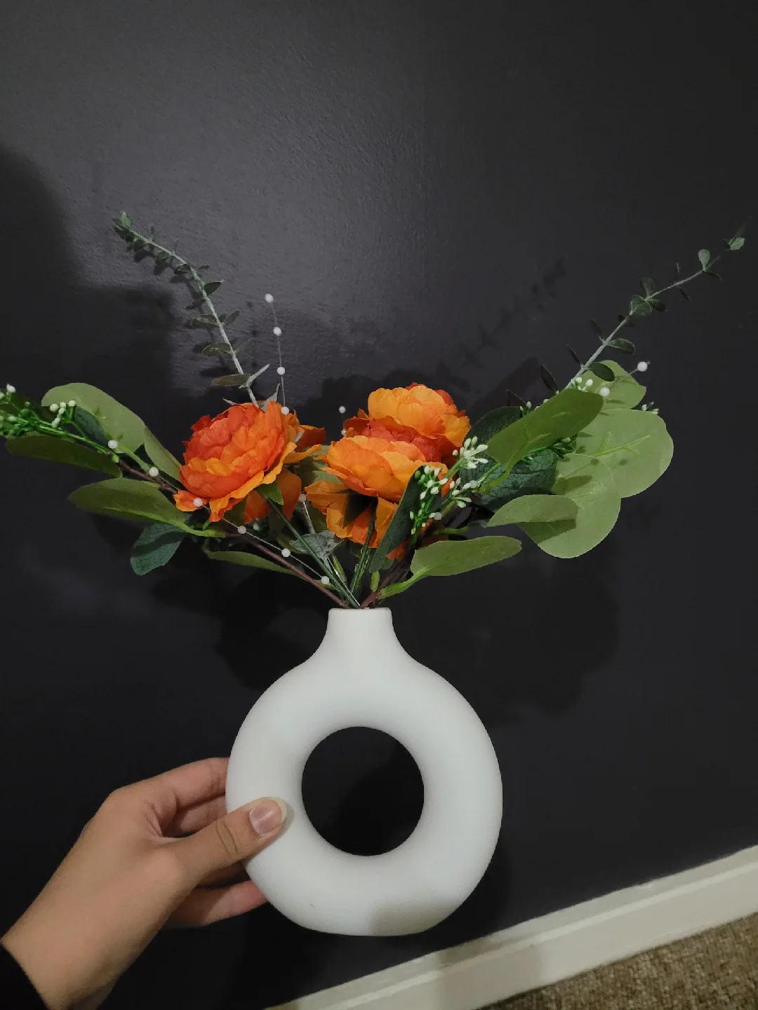 Donut Vase with Artificial Orange Flowers 🥕 image indicator(3)