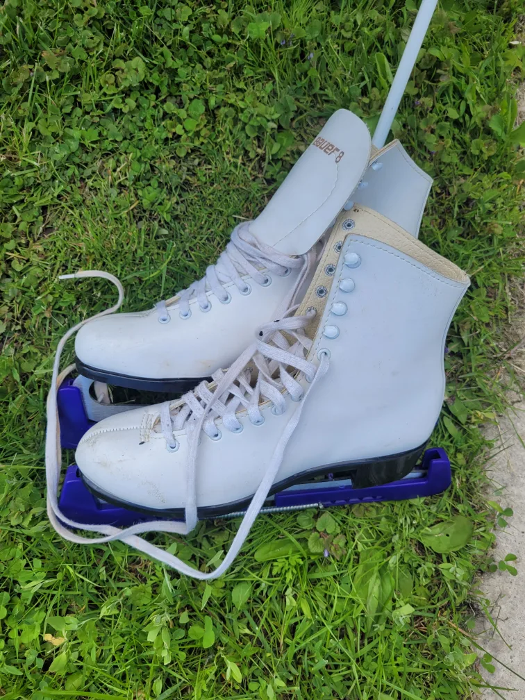 Bauer 8 White Figure Skates - Size 8 thumbnail