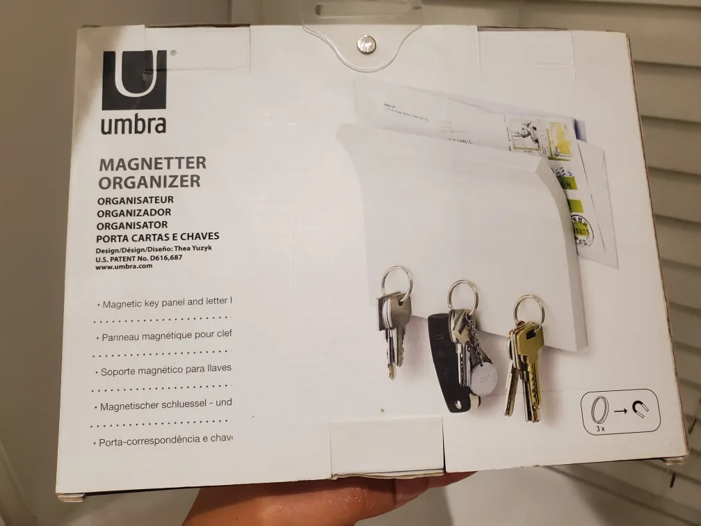 Umbra Magnetter Organizer - Magnetic Key & Letter Holder image indicator(3)
