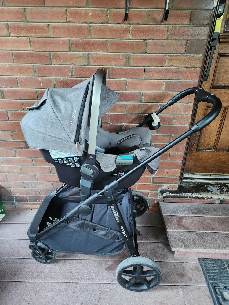 Nuna pipa& mompush bassinet stroller travelsystem. thumbnail
