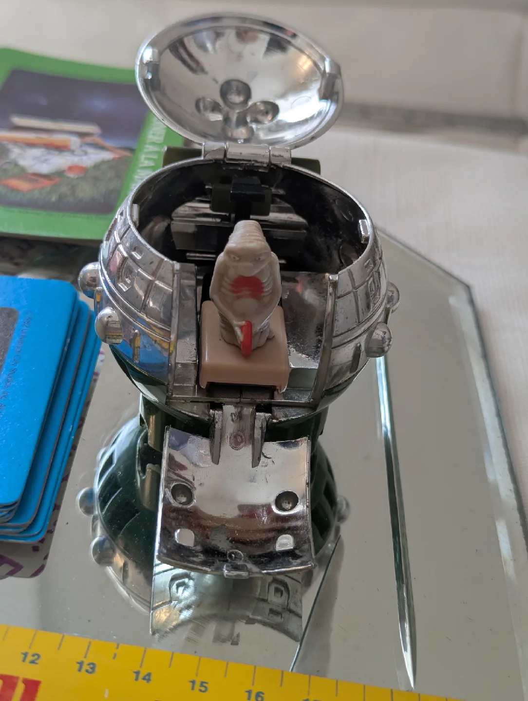 E.T. Extra-Terrestrial Game & Toy ship with ET image indicator(3)