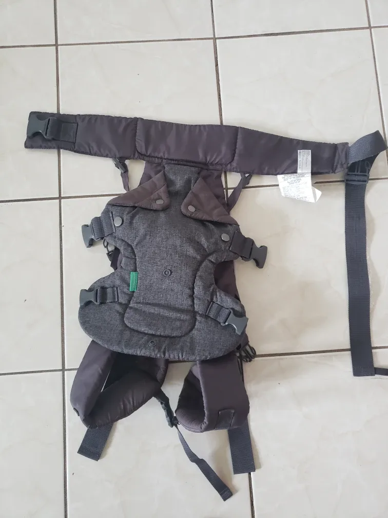 Infantino Baby Carrier - Excellent Condition thumbnail