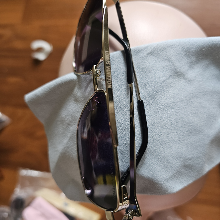 Louis Vuitton Sunglasses - photo 2