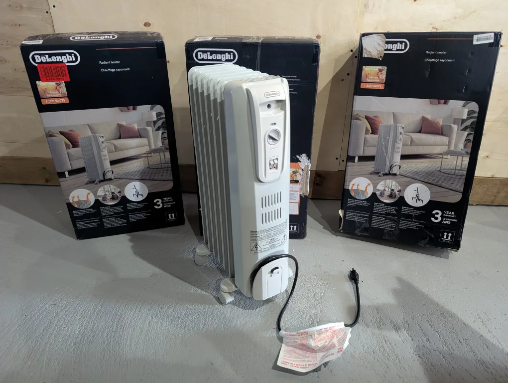 Brand New DeLonghi Radiator Space Heater For Sale image indicator(5)