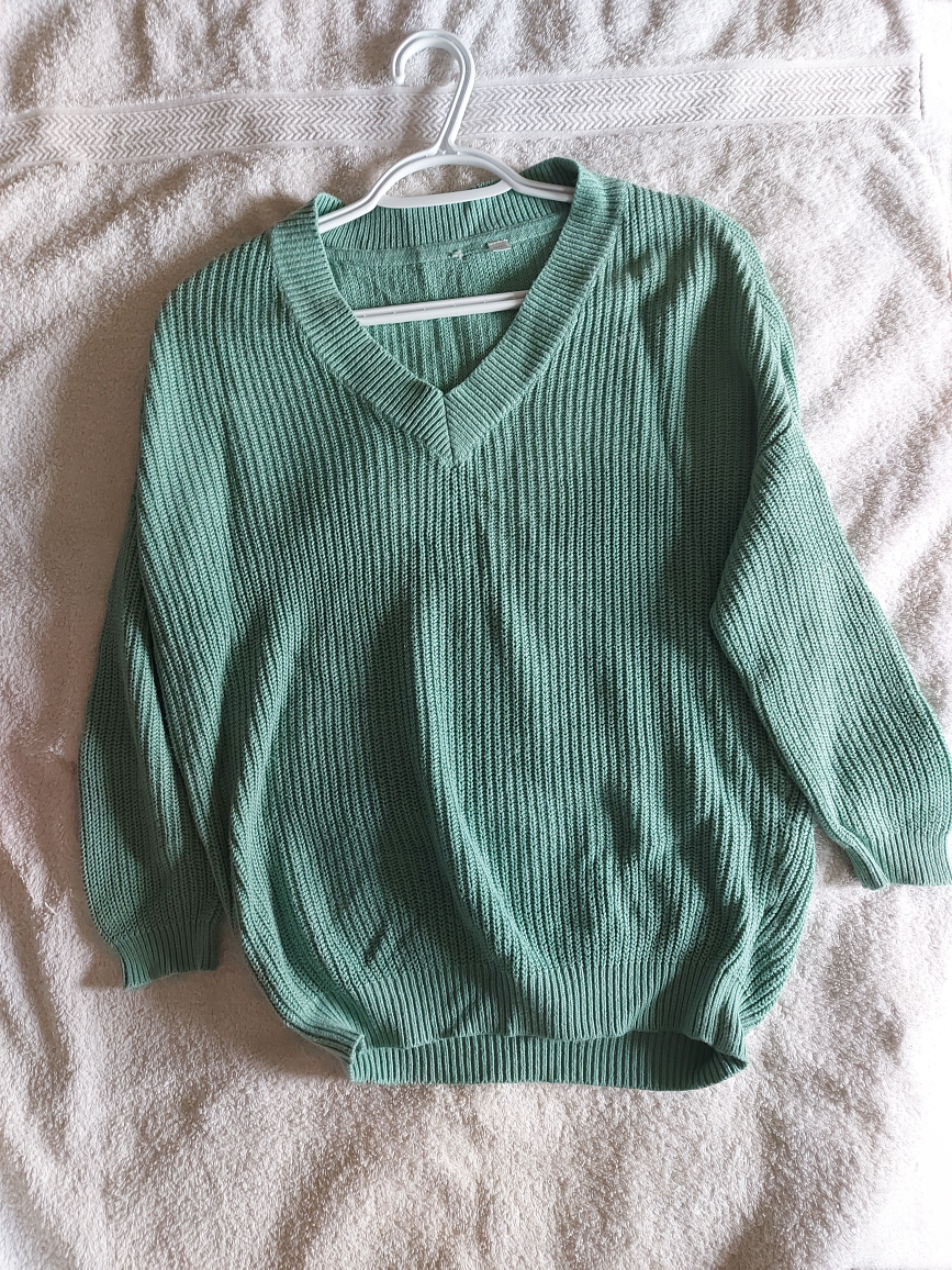 Simon's drop shoulder V-neck knit sweater, pale green - photo 2