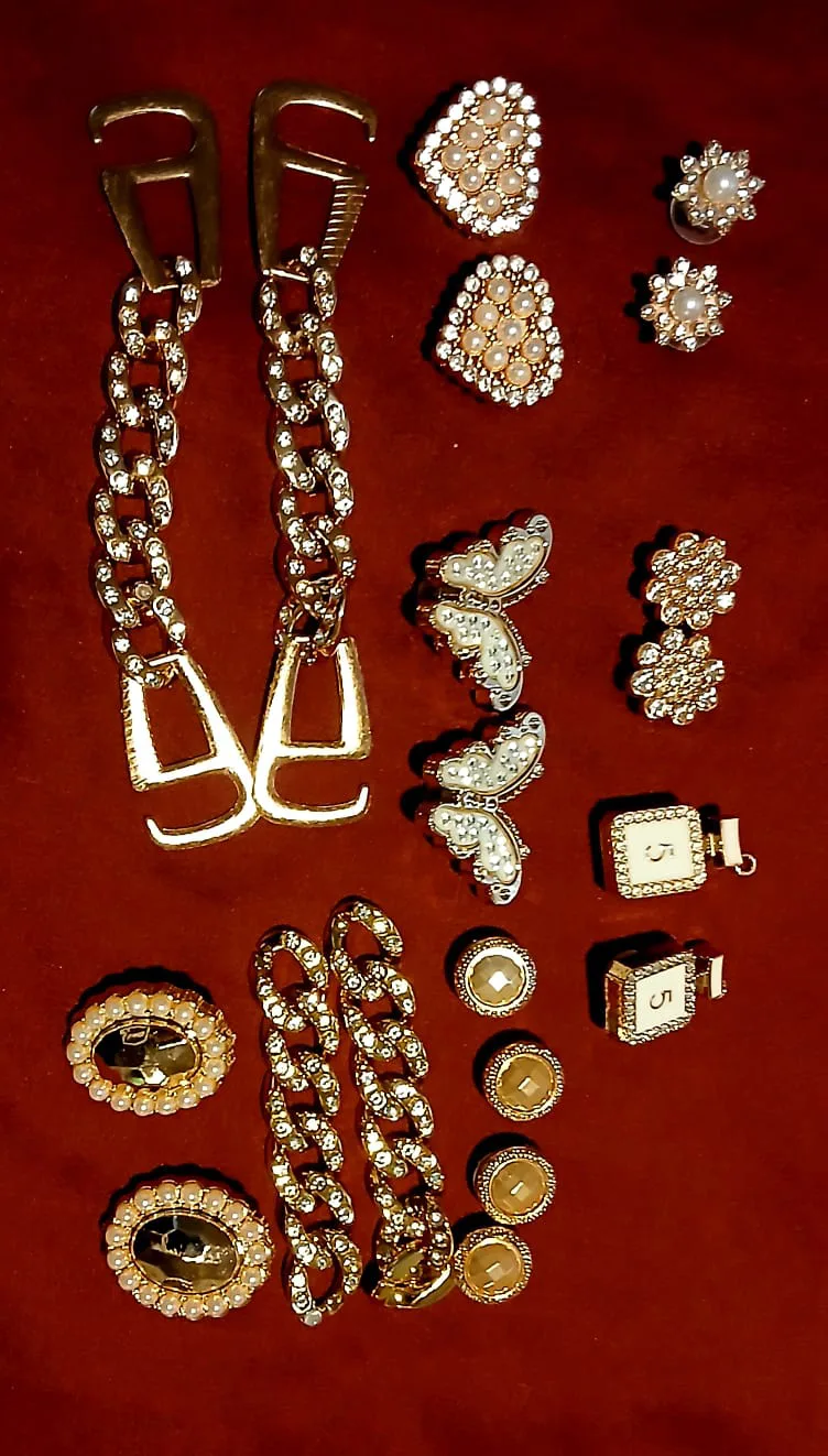 Assorted Gold Tone Shoe Charms thumbnail