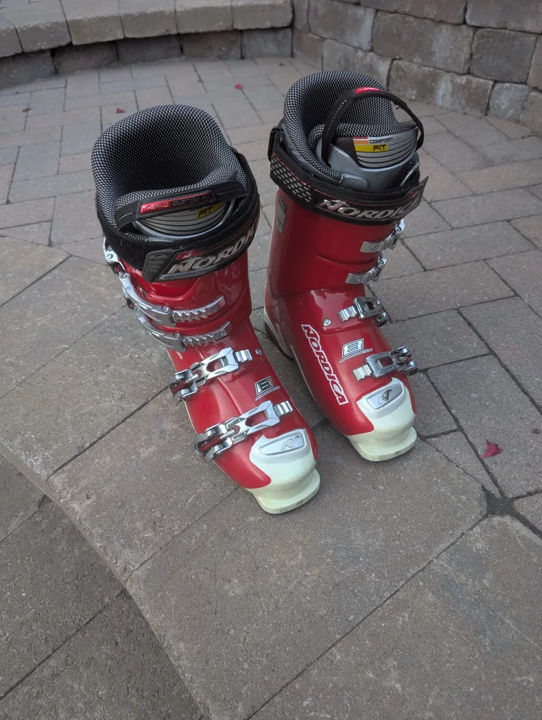 Nordica Ski Boots - Size 26 - 26.5 (mens 8.5/womens 9.5) image indicator(4)