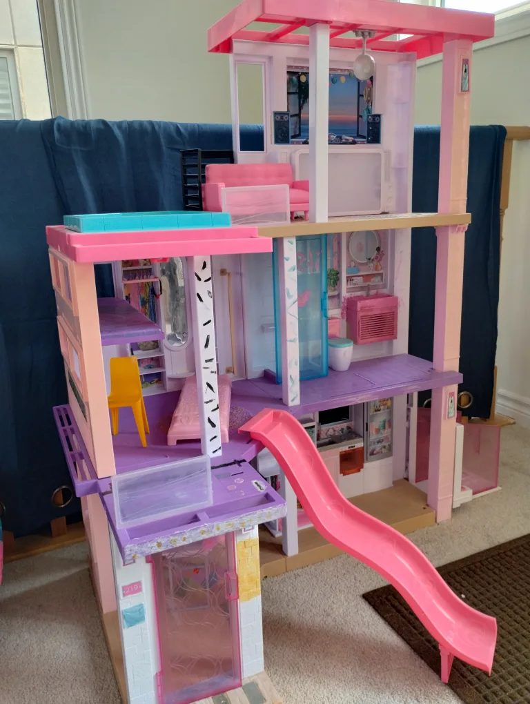 Barbie Dreamhouse Dollhouse FREE! thumbnail