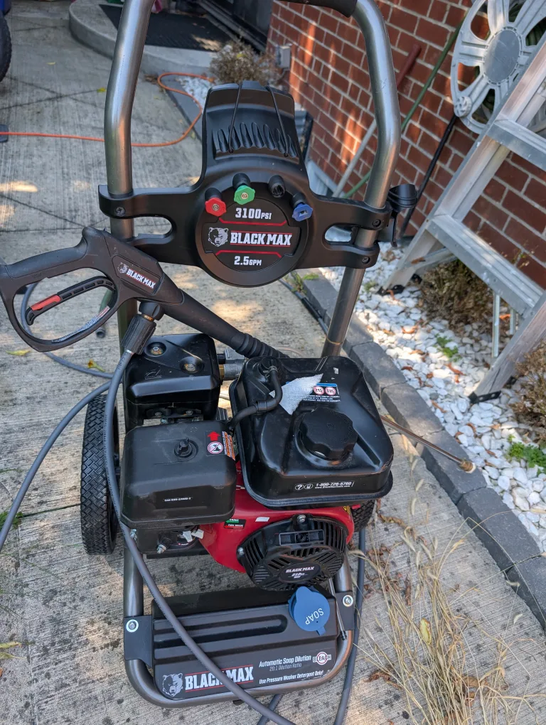 Black Max 3100 PSI Gas Pressure Washer thumbnail