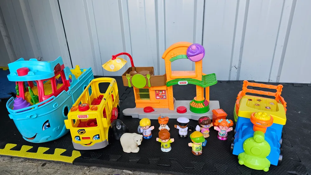 Fisher-Price Little People Toys Bundle thumbnail