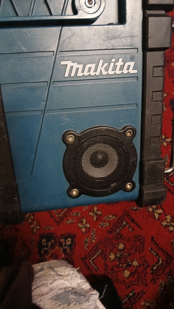 Makita DMR107 Job Site Radio - photo 2