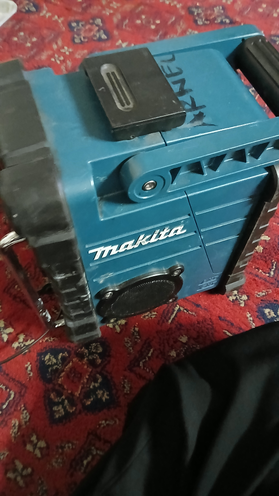 Makita DMR107 Job Site Radio - photo 4