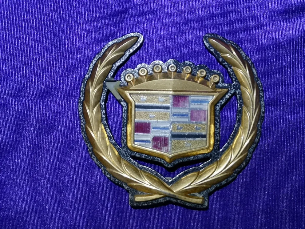 Cadillac Logos, Badges, Ornaments, Emblems image indicator(2)