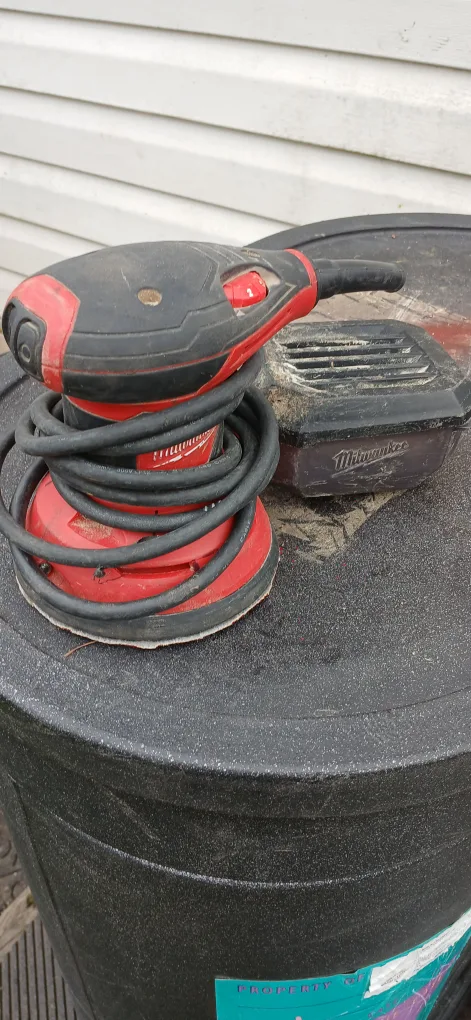 Milwaukee Random Orbit Sander 5" thumbnail
