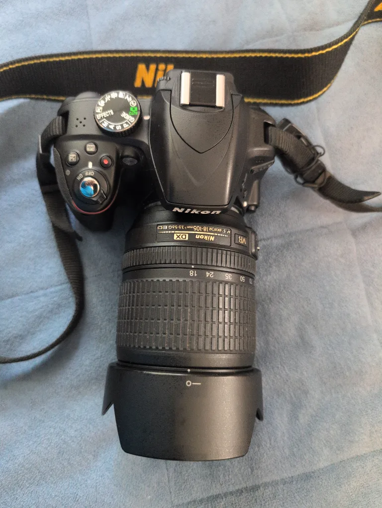 Nikon D3300 DSLR Camera and 18-105 Lense image indicator(2)