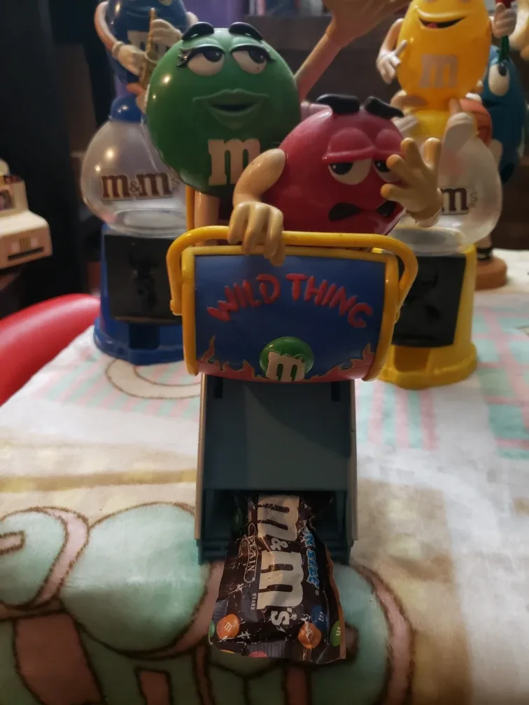 M&M's Candy Dispensers & Figurines image indicator(5)