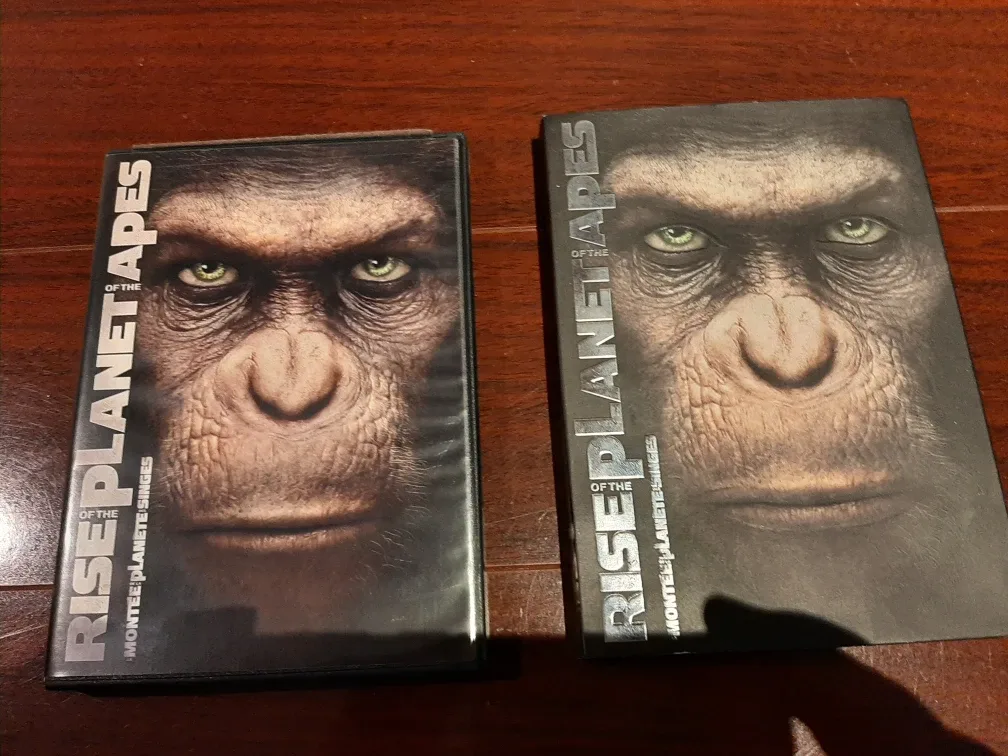 Rise of the Planet of the Apes DVD with Cover image indicator(3)