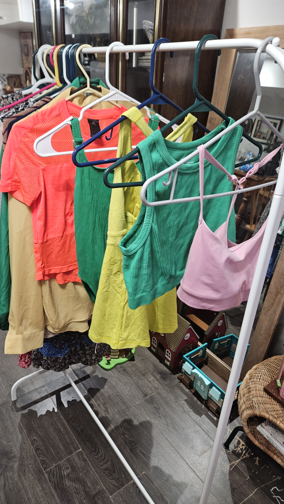 Assorted Women's Clothing - photo 2
