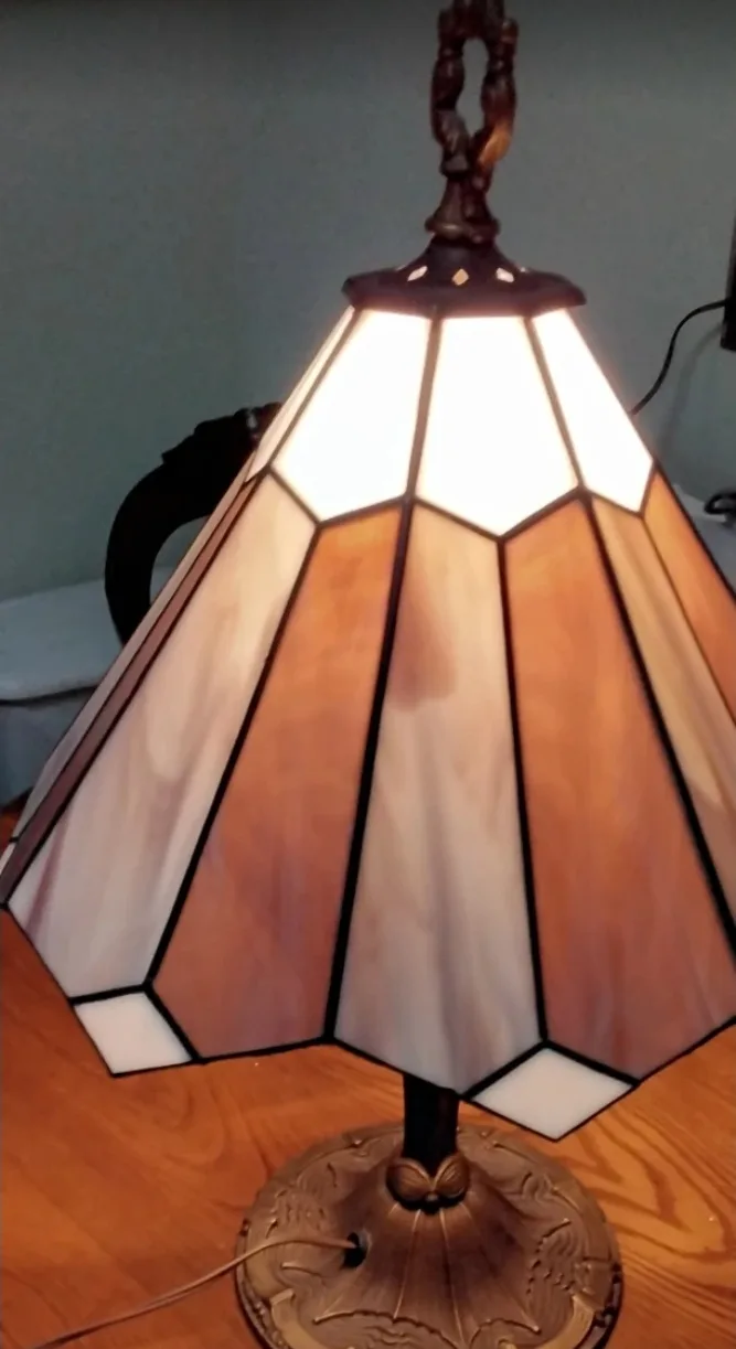 Beautiful Vintage Stained Glass Lamp, Excellent Like New image indicator(4)