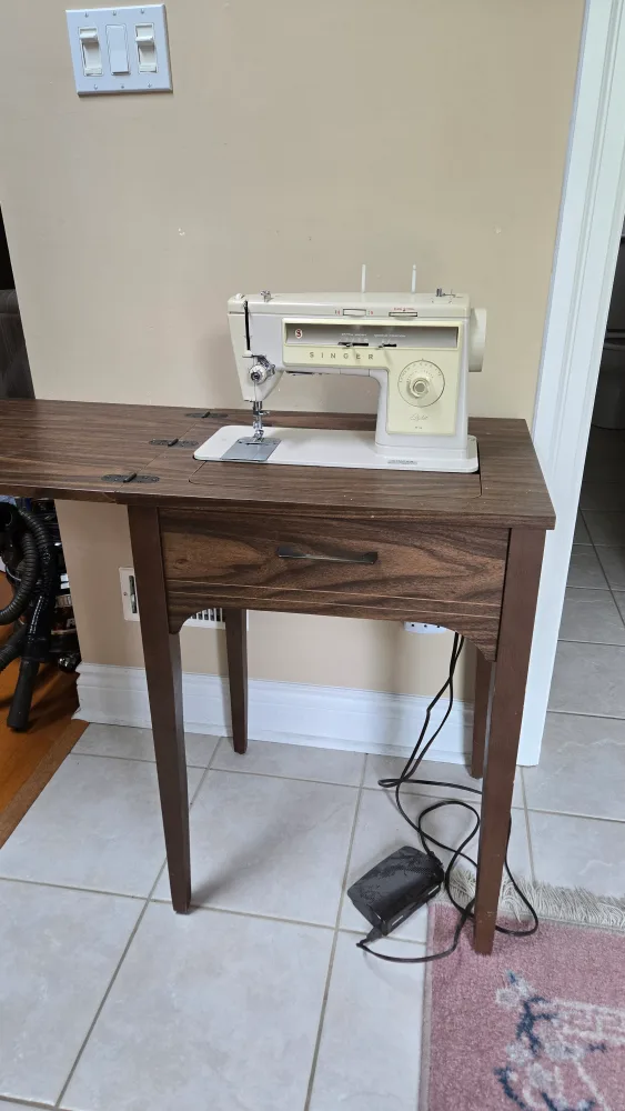 Singer Stylist 533 Sewing Machine with Cabinet image indicator(2)