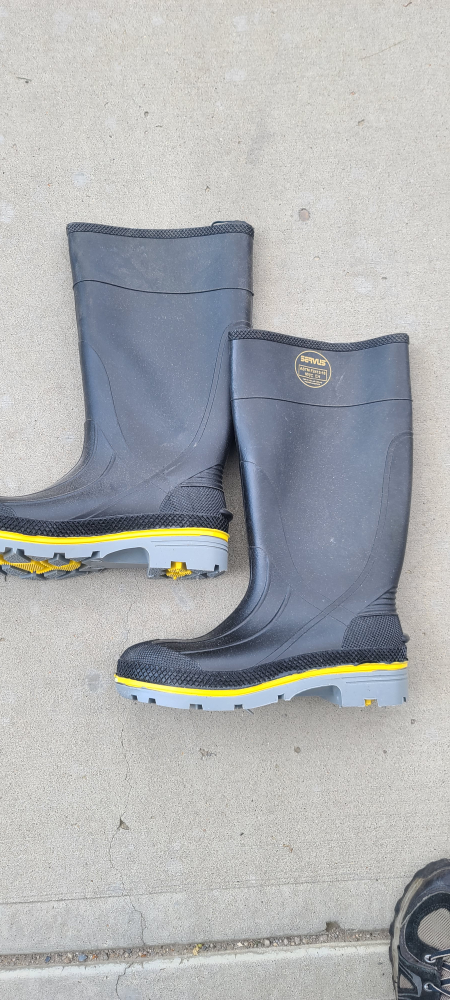 Servus Black Rain Boots - Size 8