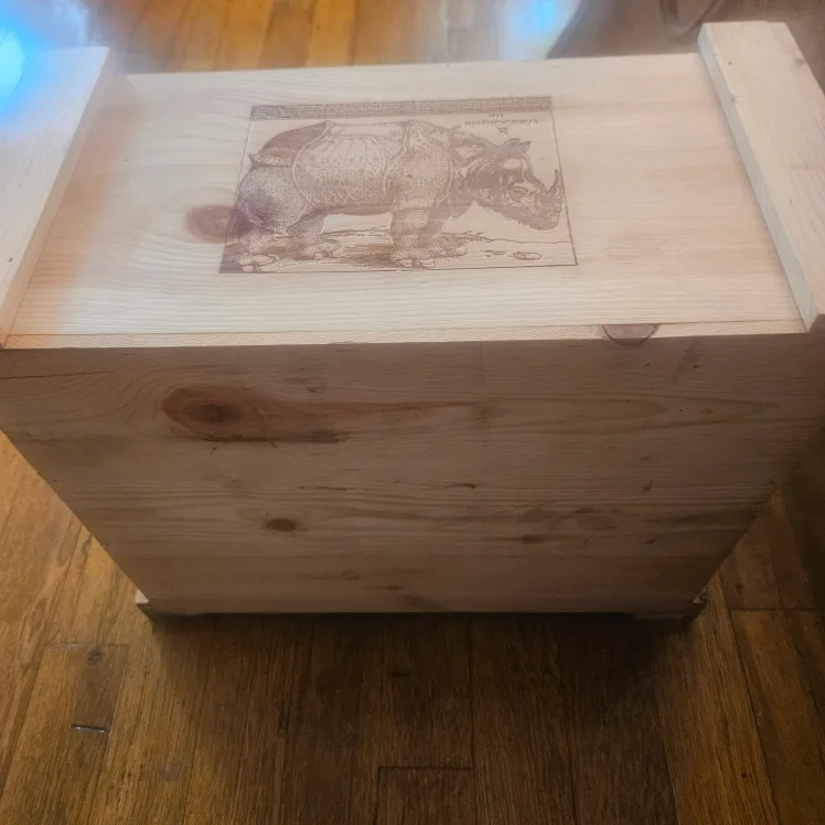 Wooden Box Crate/Chest Rhinoceros Illustration image indicator(6)