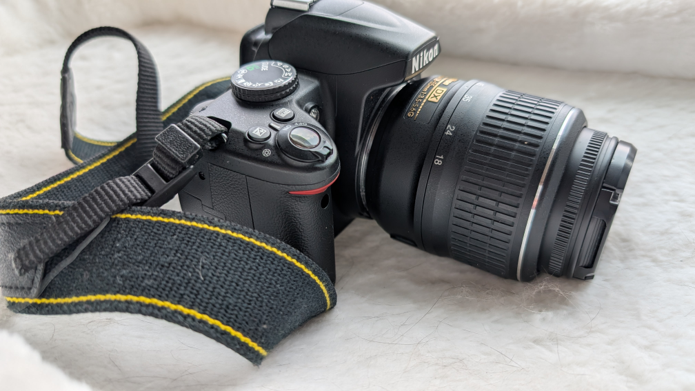 Nikon D3000 Digital Camera with Lens and charge cord - photo 2