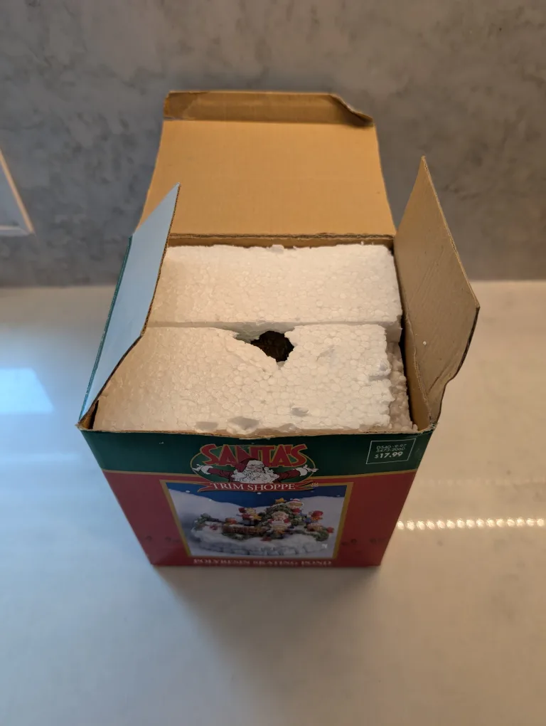 Santa's Trim Shoppe Polyresin Skating Pond Wind-up Music Box image indicator(2)