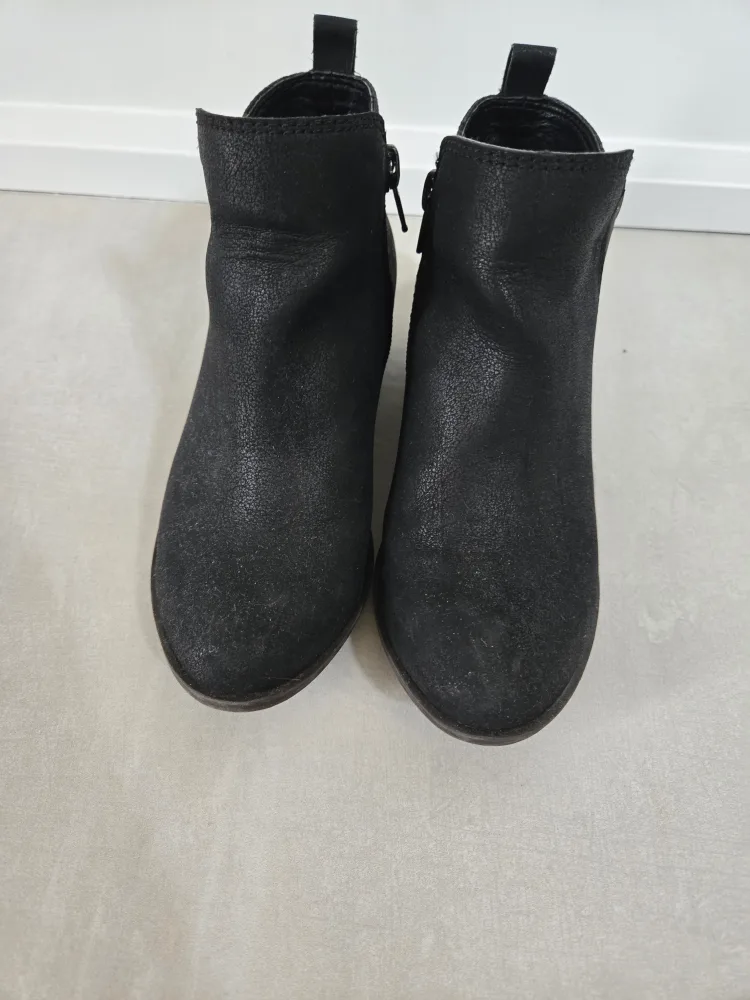 Kids Lucky Brand Black Ankle Boots - Kids size 1 image indicator(2)