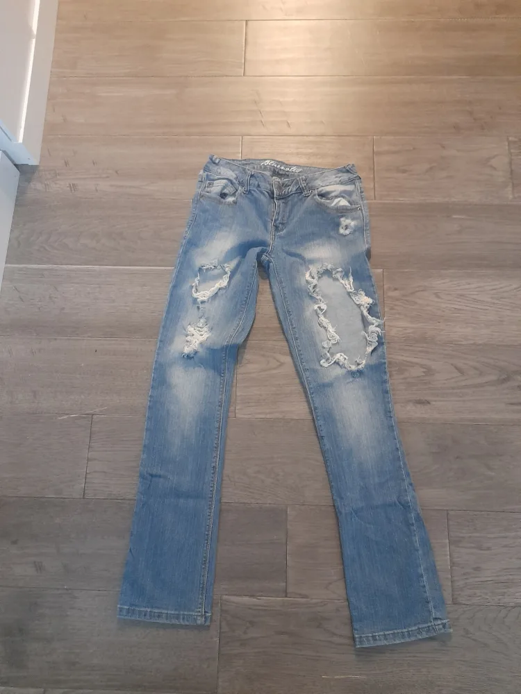 Bluenotes Low Rise Slim Straight Jeans - Size 27 thumbnail