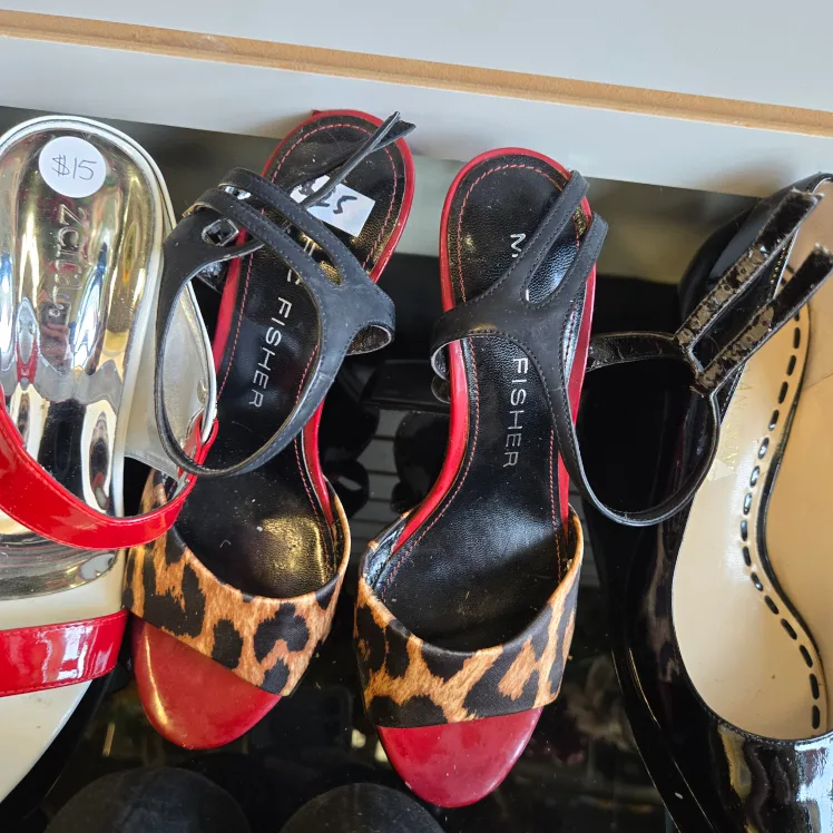 High Heel Pumps - Size 5 image indicator(2)