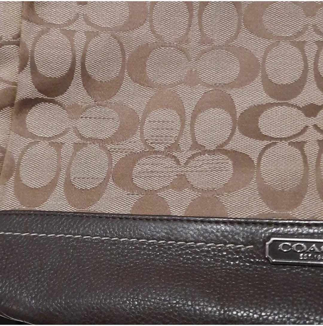 Coach Signature Brown XL Tote Bag image indicator(8)