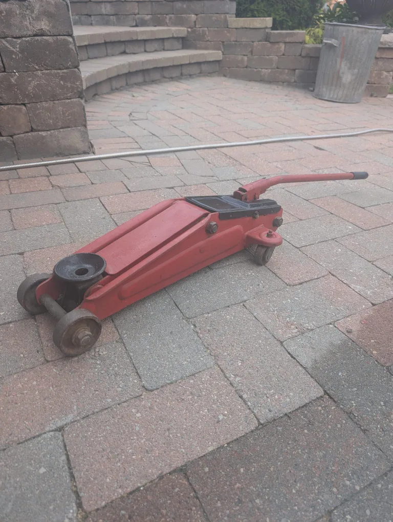 Red Hydraulic Floor Jack thumbnail