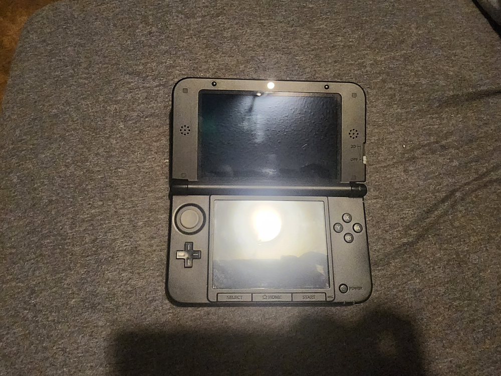 Nintendo 3DS XL Red - photo 2